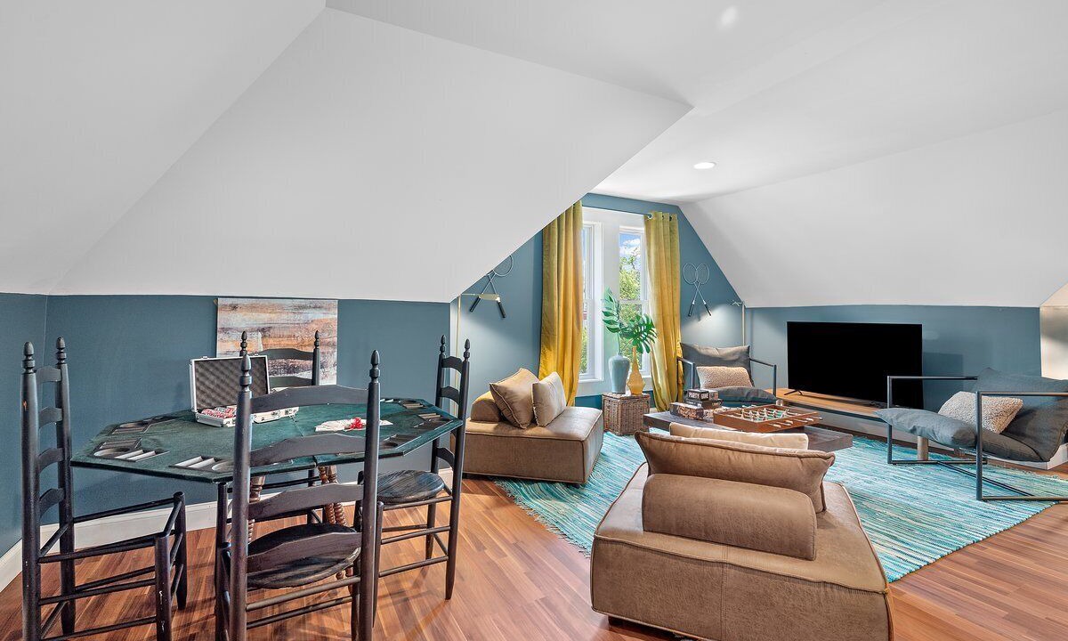 Photo of Livingroom in Oakland