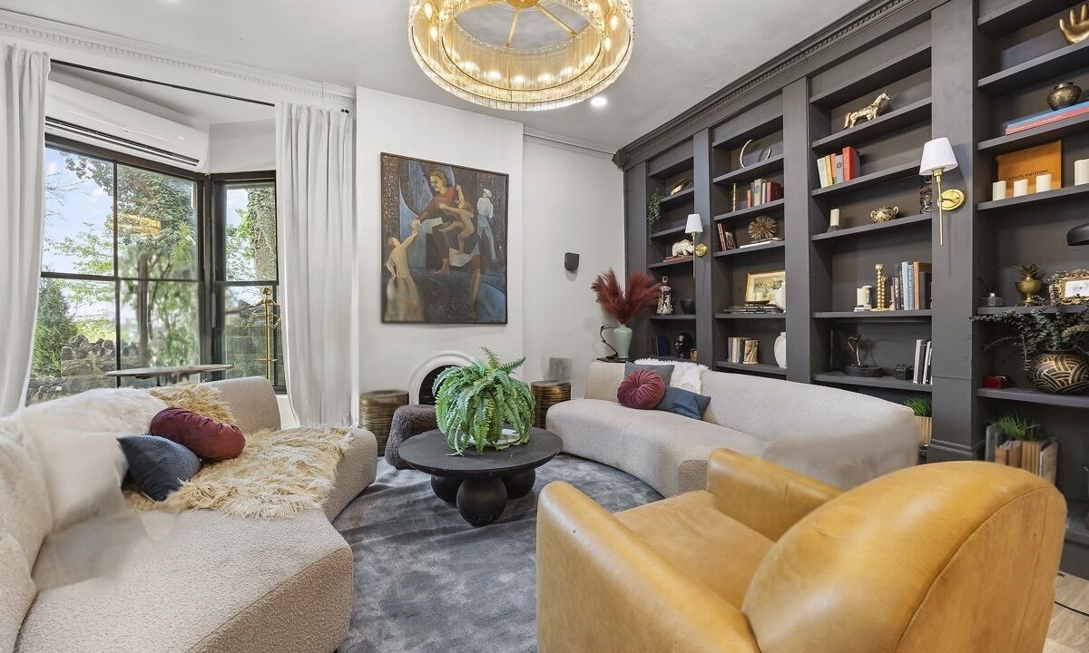 Photo of Livingroom in Oakland