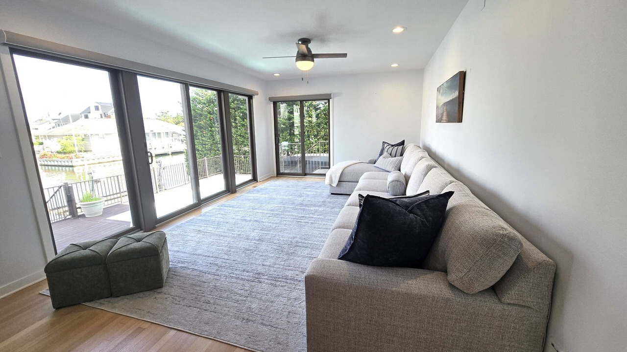 Photo of Livingroom in Mantoloking