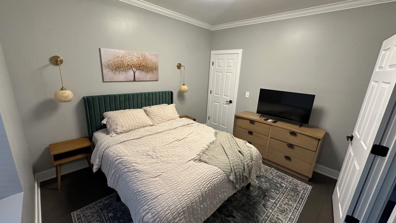 Photo of Bedroom in Detroit - Shoreway