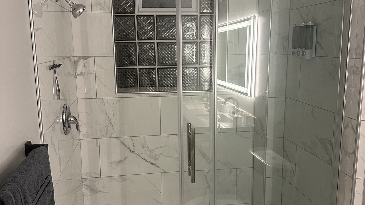 Photo of Bathroom in Detroit - Shoreway