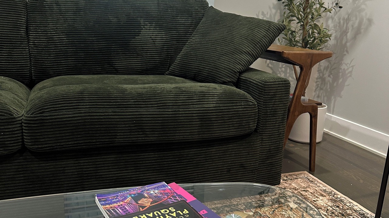 Photo of Livingroom in Detroit - Shoreway