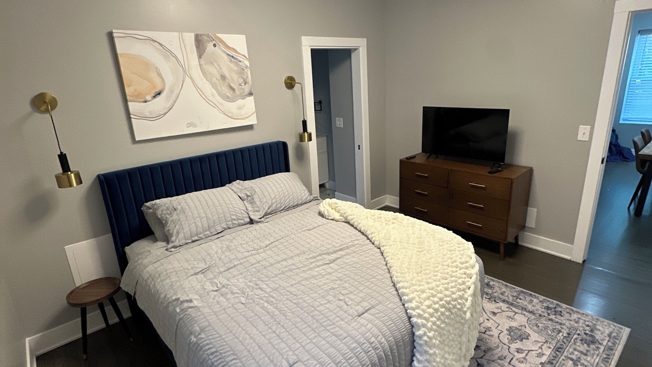 Photo of Bedroom in Detroit - Shoreway