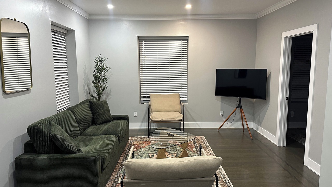 Photo of Livingroom in Detroit - Shoreway