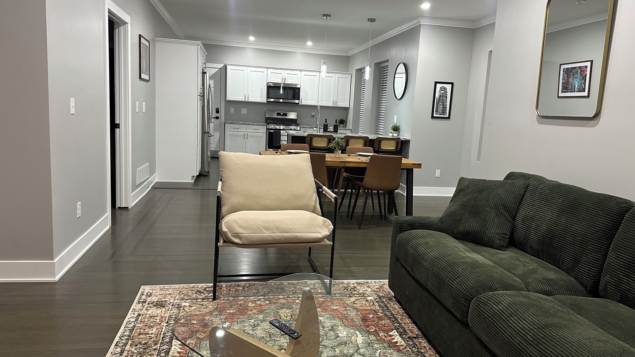 Photo of Livingroom in Detroit - Shoreway