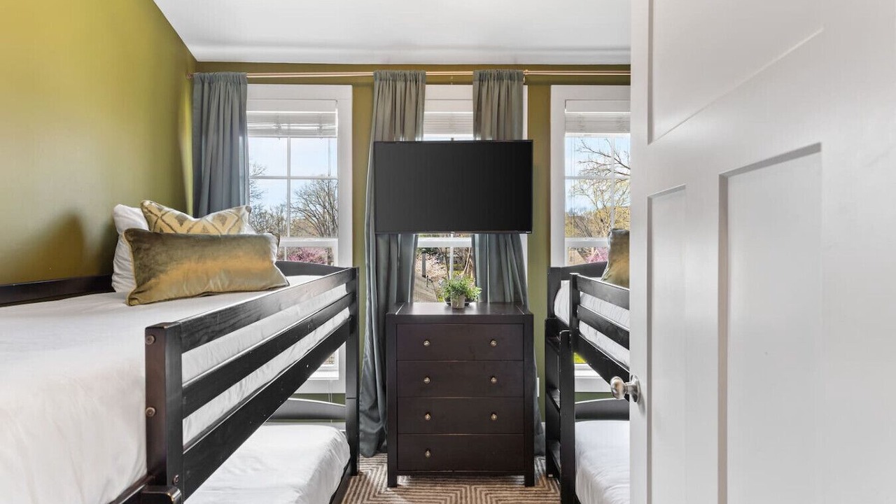 Photo of Bedroom in Historic Waverly