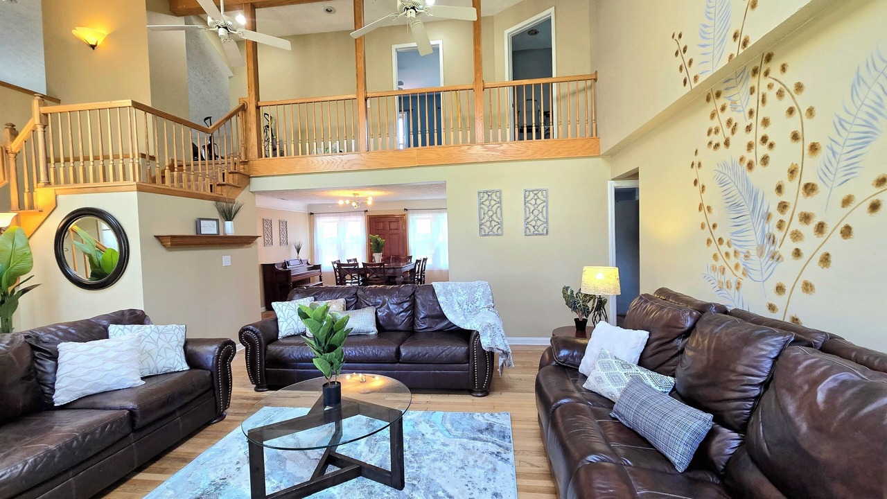 Photo of Livingroom in Olmsted Falls