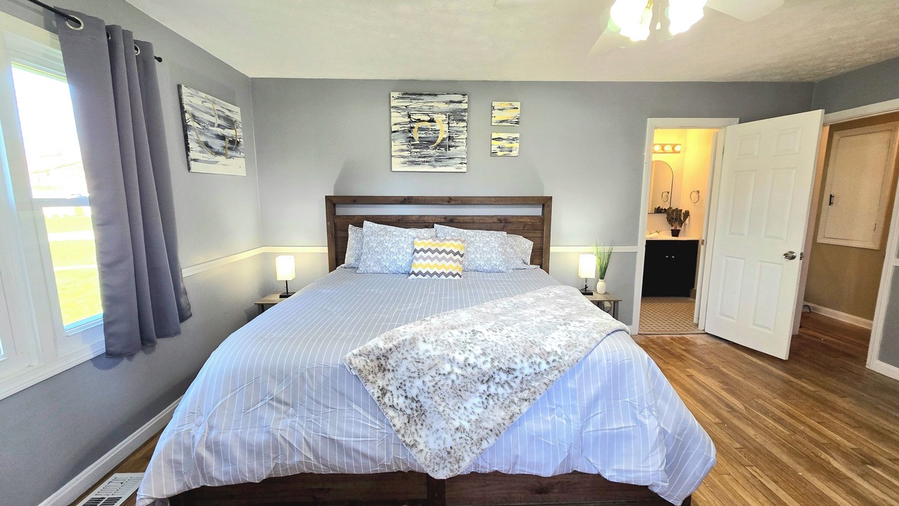 Photo of Bedroom in Olmsted Falls