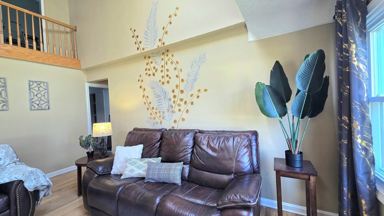 Photo of Livingroom in Olmsted Falls