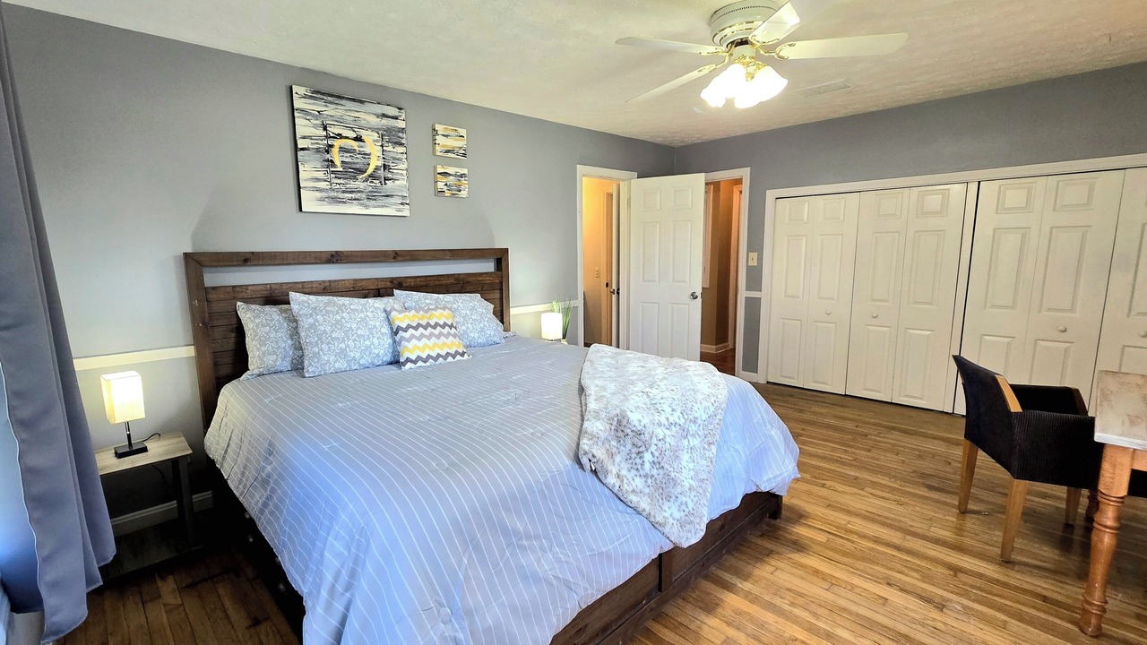 Photo of Bedroom in Olmsted Falls
