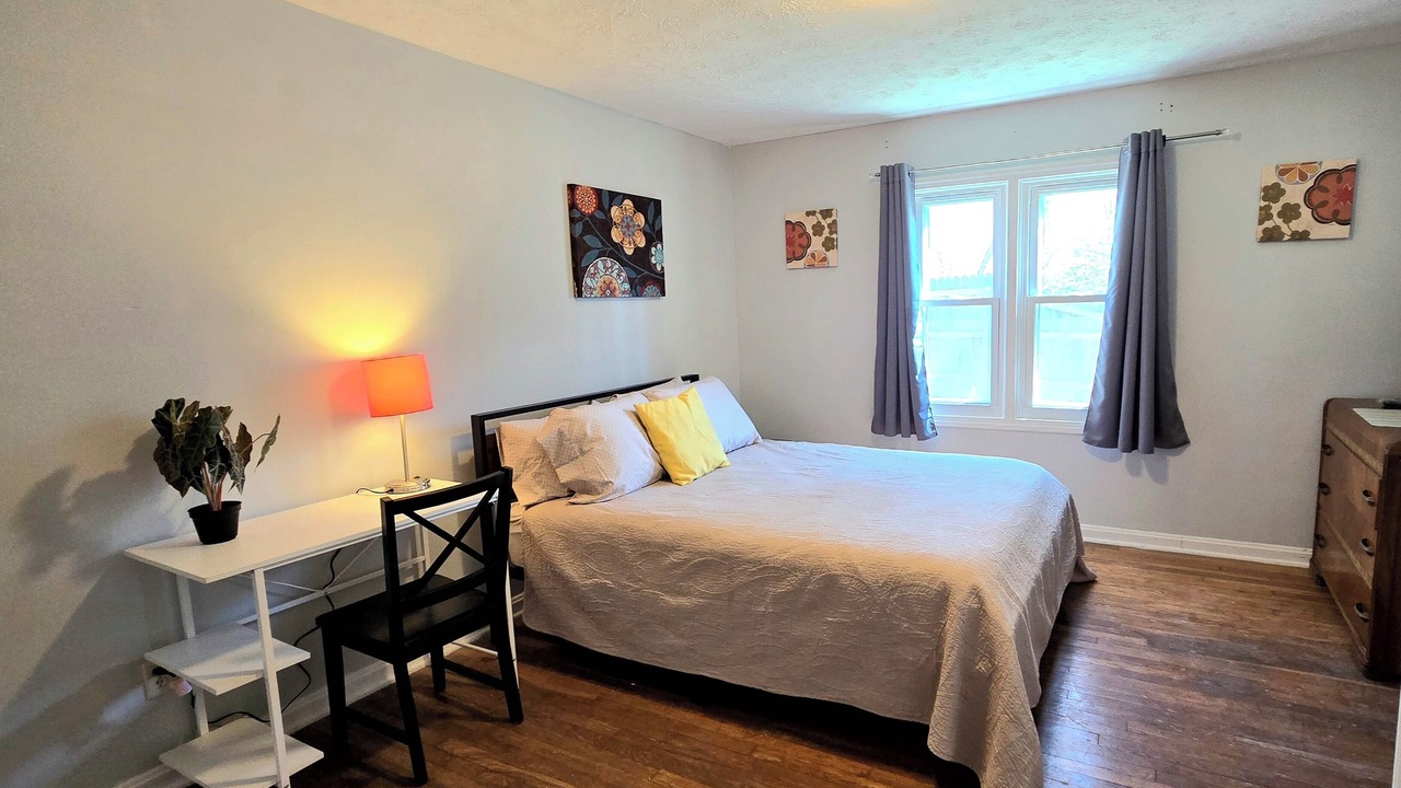 Photo of Bedroom in Olmsted Falls