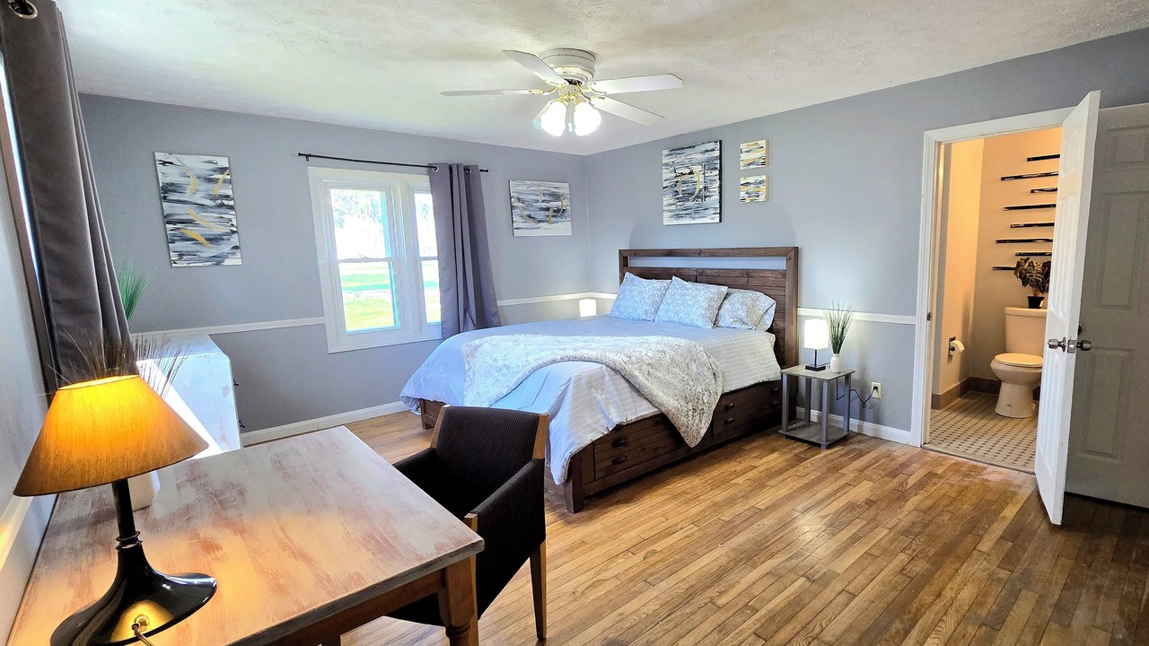 Photo of Bedroom in Olmsted Falls