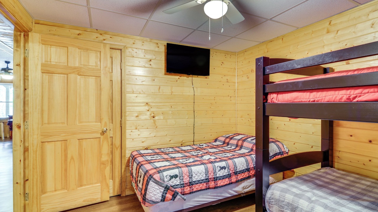 Photo of Bedroom in Byrdstown