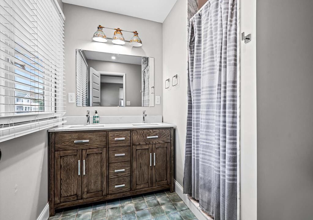 Photo of Bathroom in Avalon