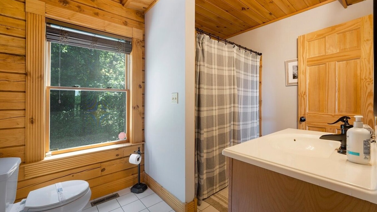 Photo of Bathroom in Aquashicola