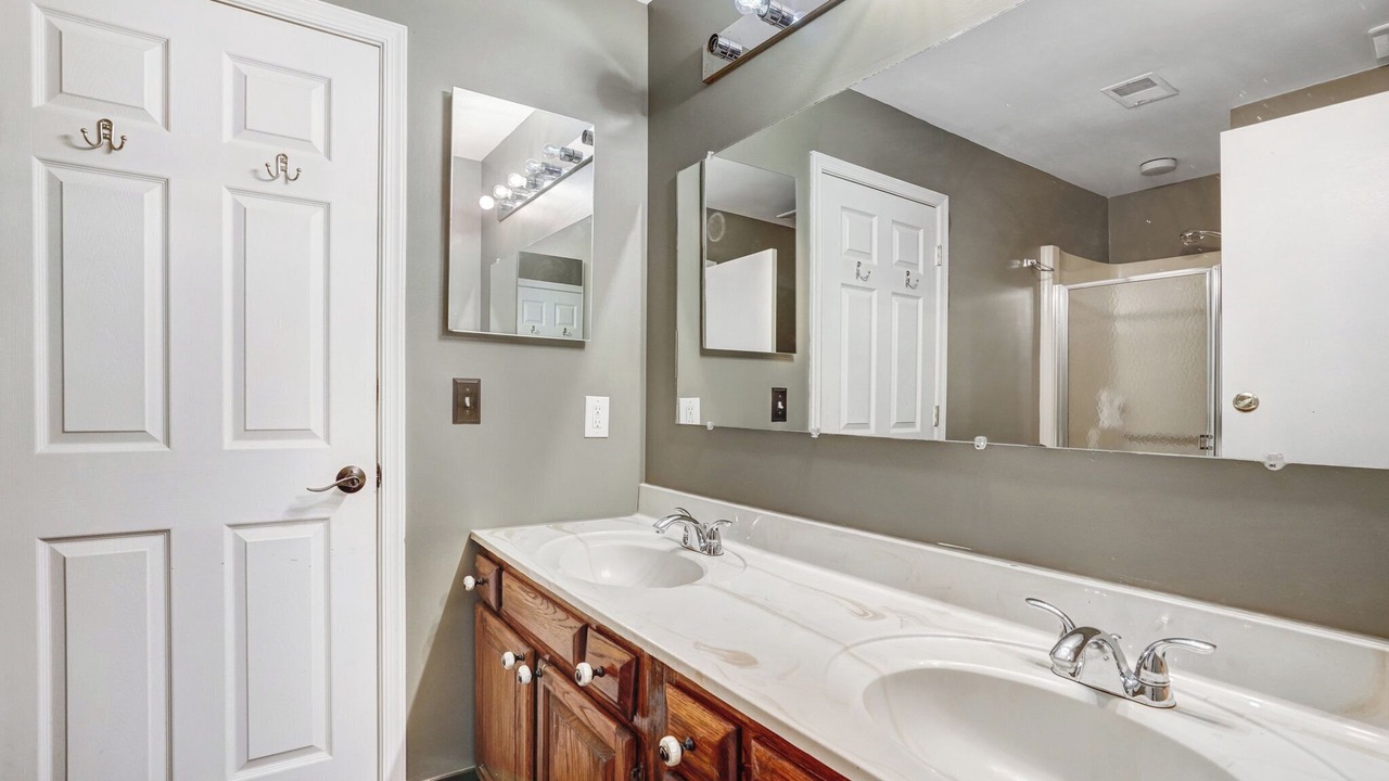 Photo of Bathroom in Aurora Highlands