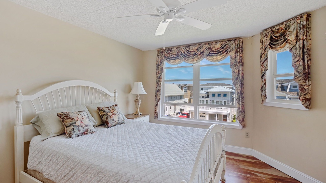 Photo of Bedroom in Avalon