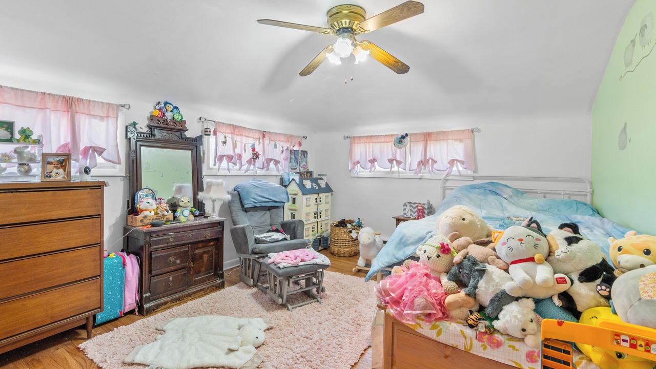 Photo of Bedroom in Plum