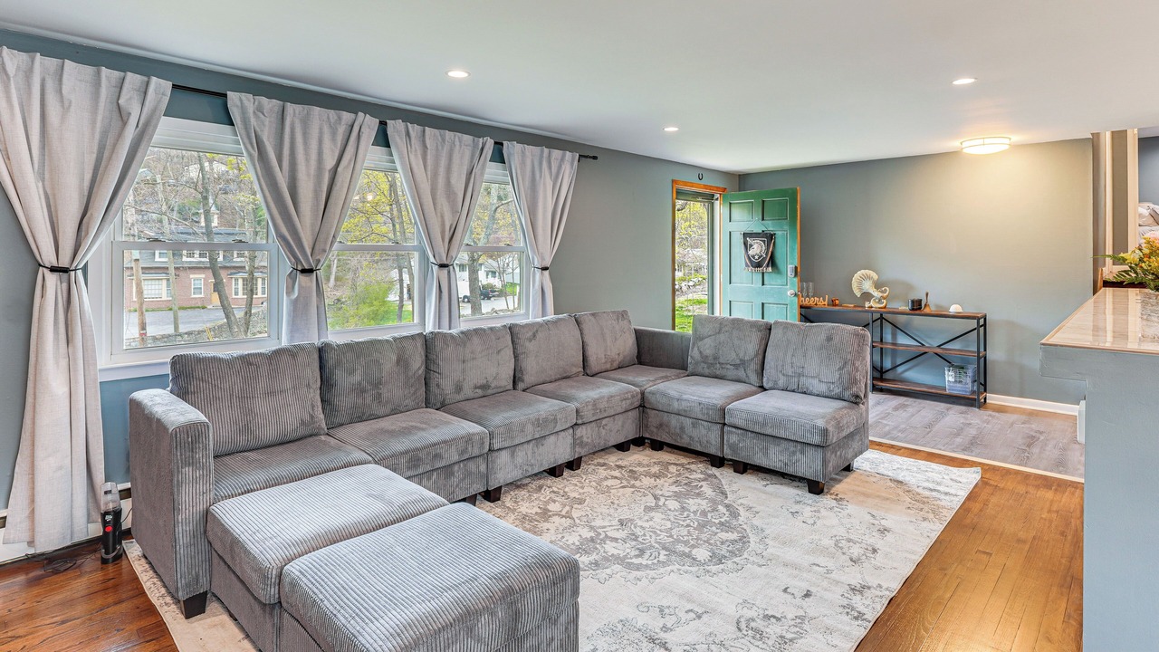 Photo of Livingroom in Highland Falls
