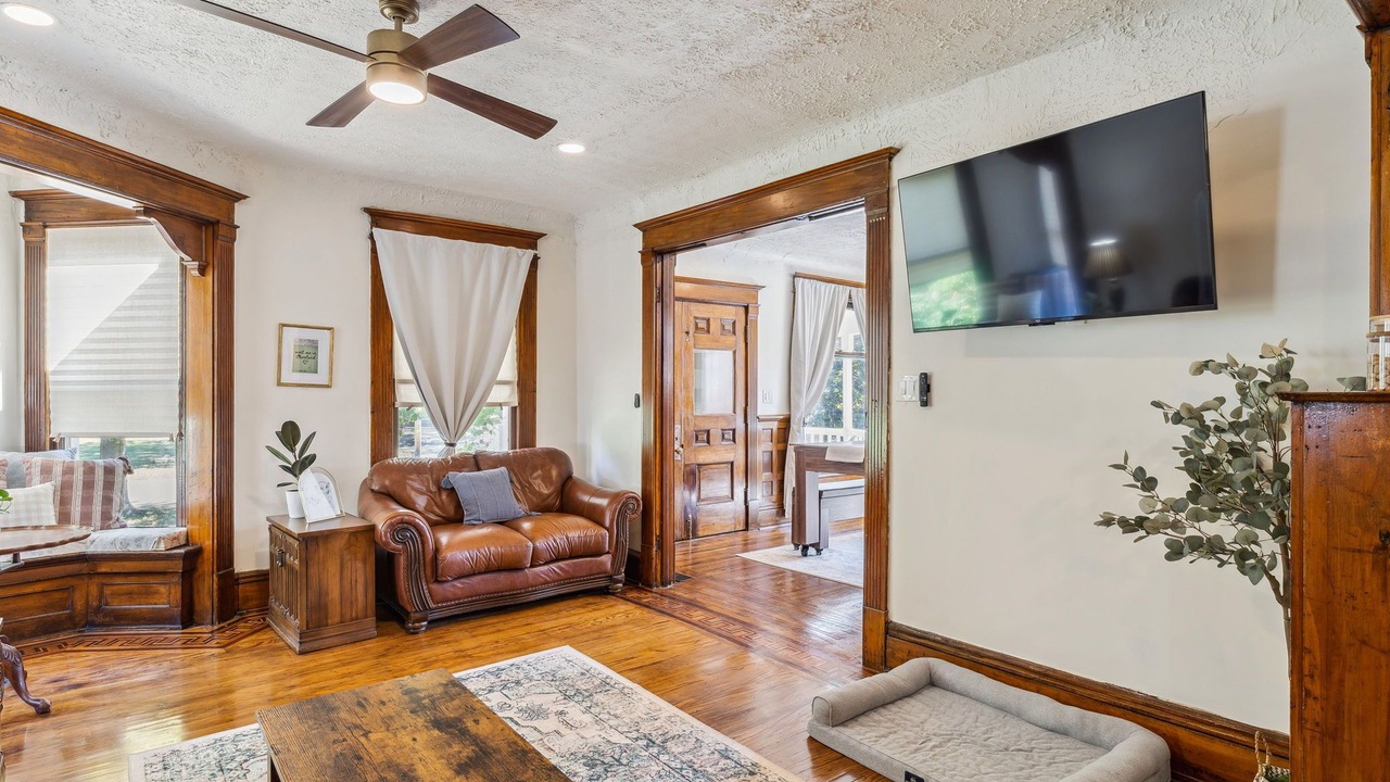 Photo of Livingroom in Hough
