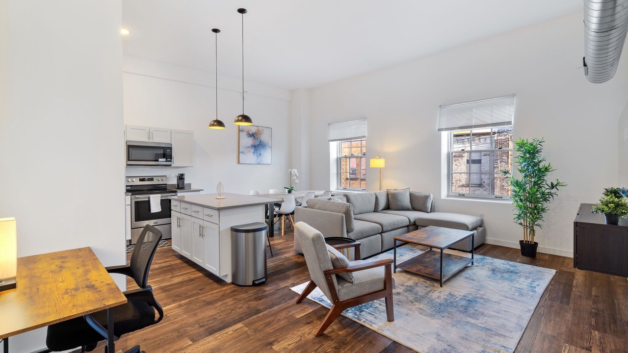 Photo of Livingroom in Allegheny-West