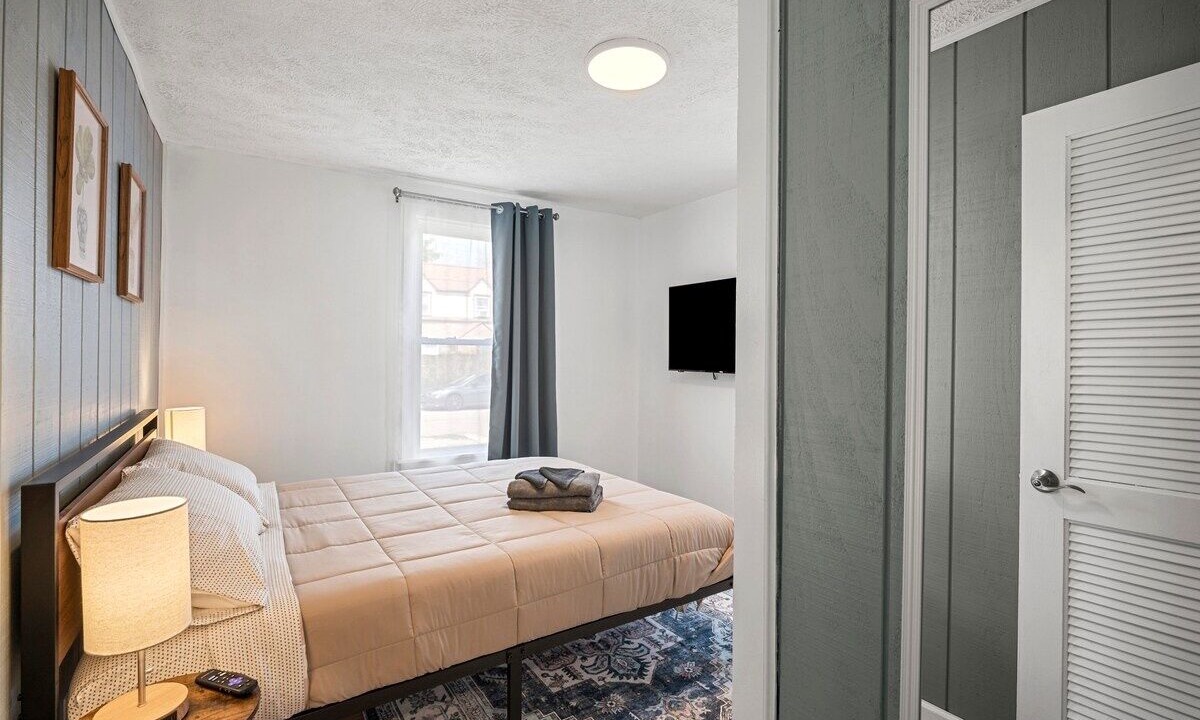 Photo of Bedroom in Natrona Heights