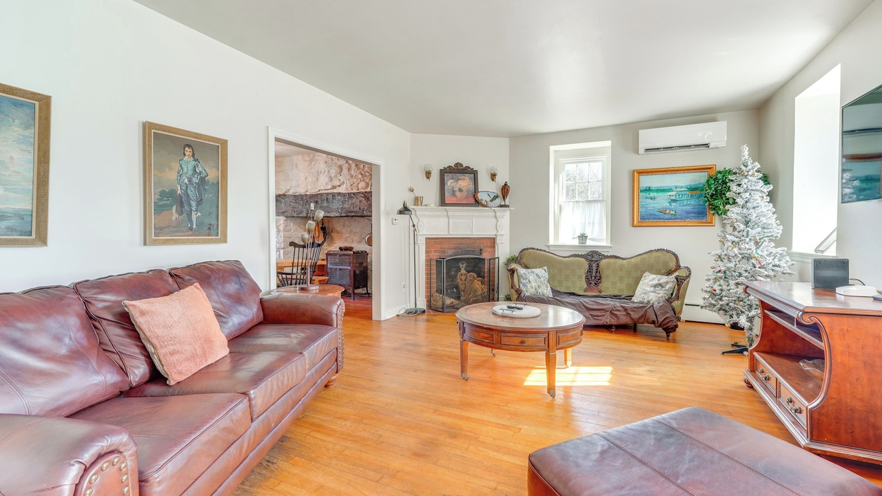 Photo of Livingroom in East Stroudsburg