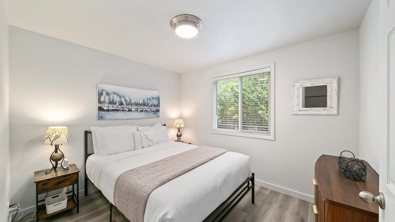 Photo of Bedroom in Depot Bench