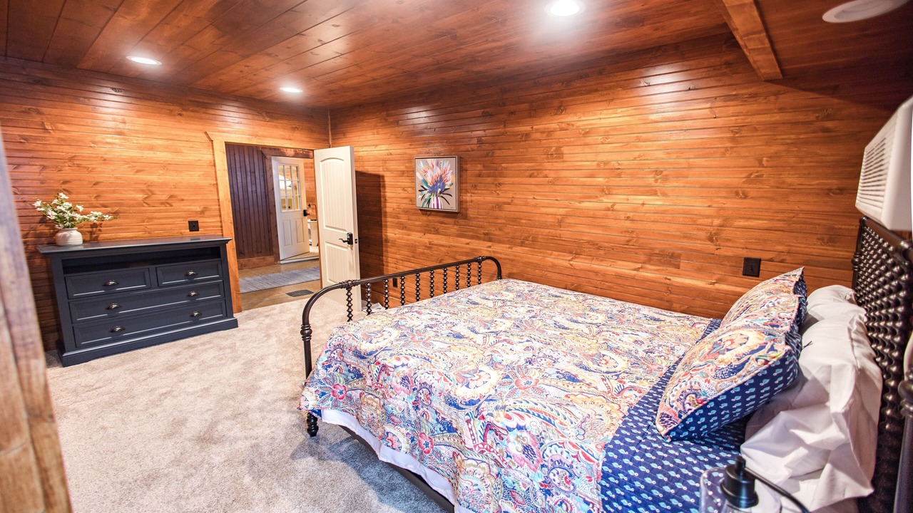 Photo of Bedroom in Canal Fulton
