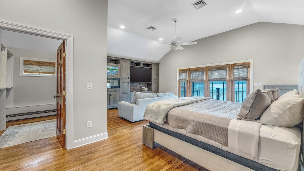 Photo of Bedroom in Lake Mohawk