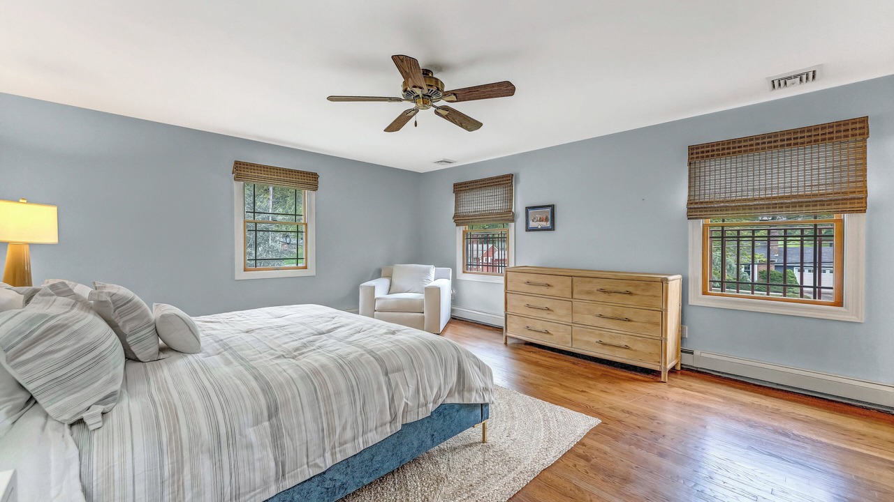 Photo of Bedroom in Lake Mohawk