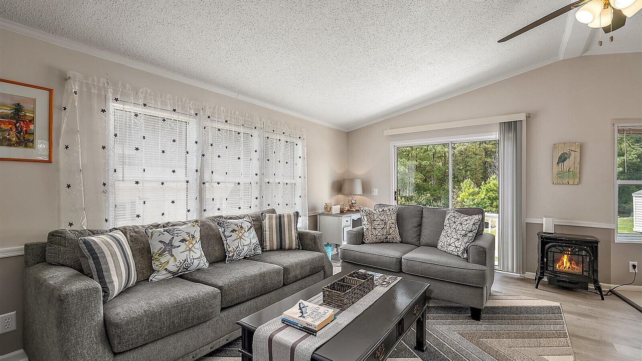 Photo of Livingroom in Assateague Pointe