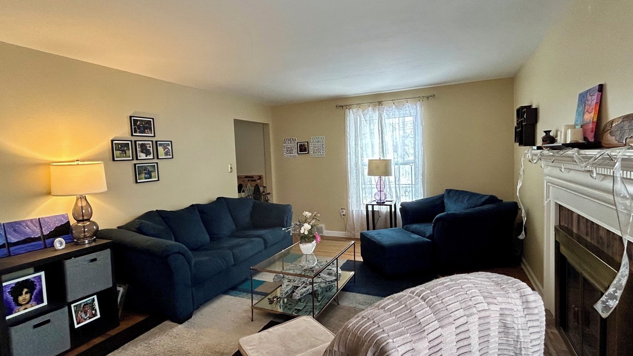 Photo of Livingroom in Oakmont
