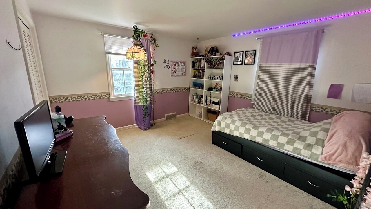 Photo of Bedroom in Oakmont