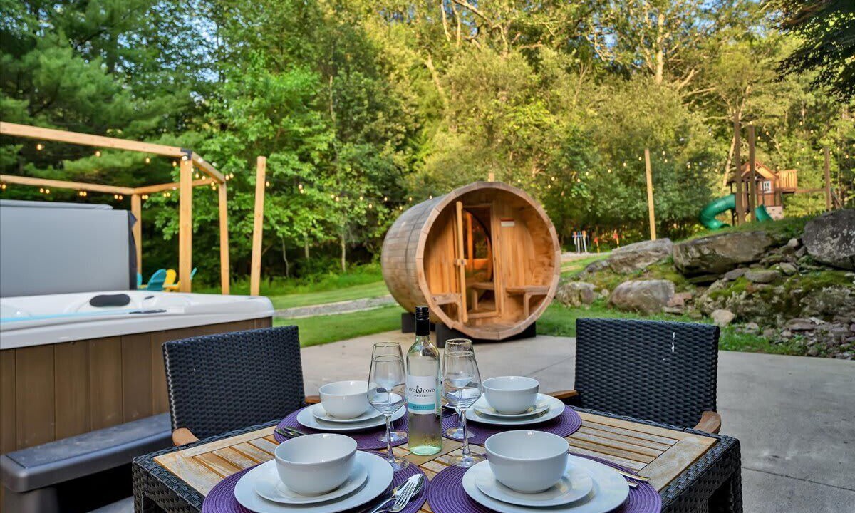Photo of Outdoor in Reeders