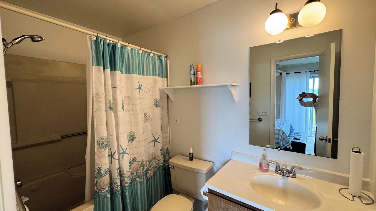 Photo of Bathroom in Deep Hole