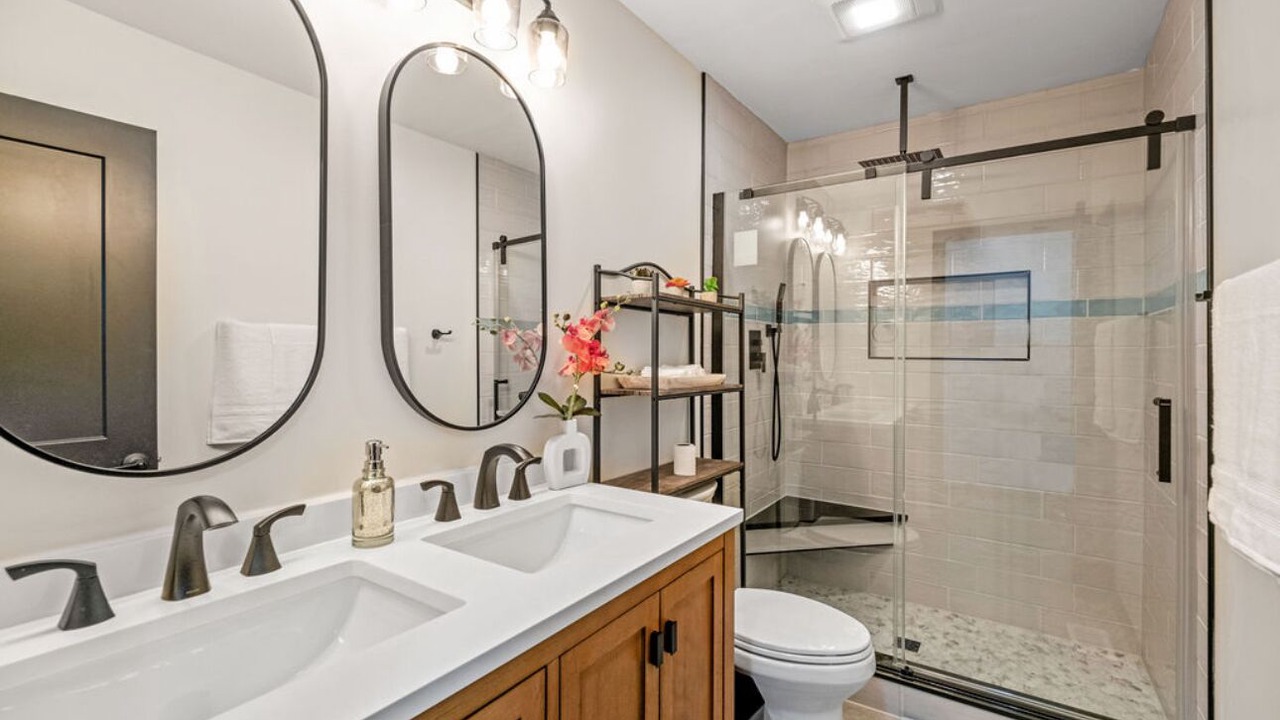 Photo of Bathroom in Russell