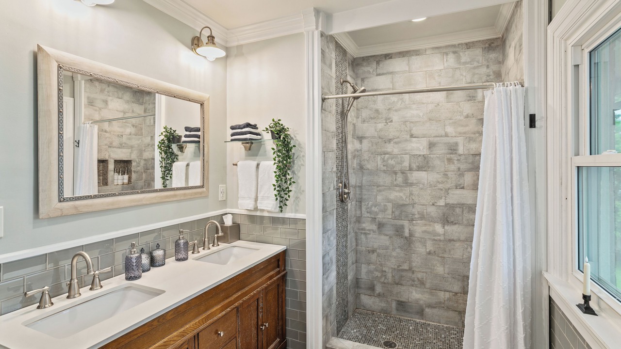 Photo of Bathroom in Groveport