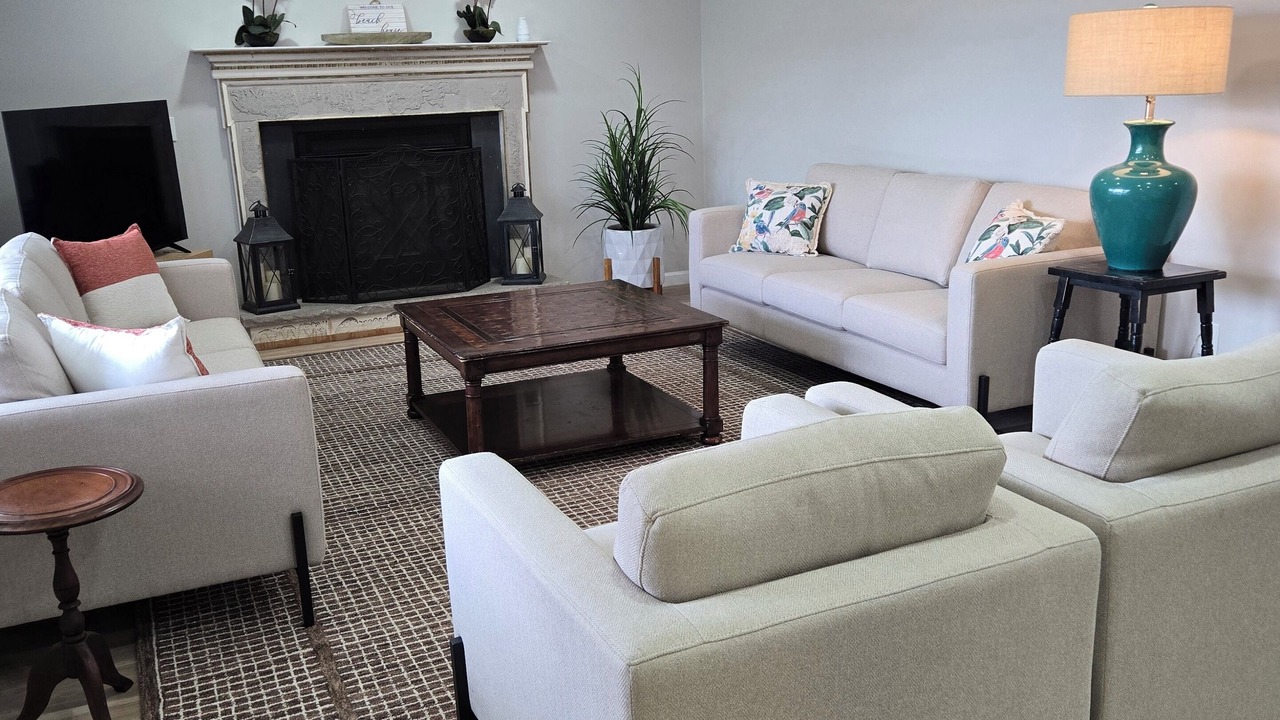 Photo of Livingroom in Bayville