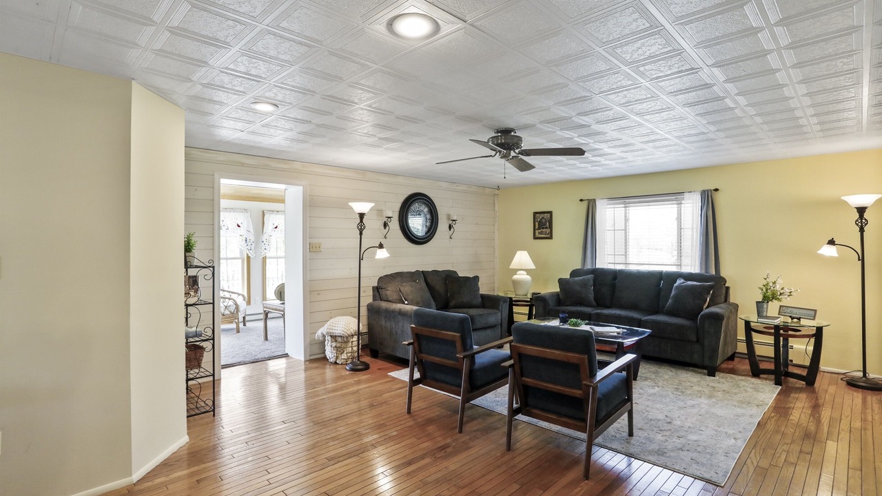 Photo of Livingroom in Schellsburg