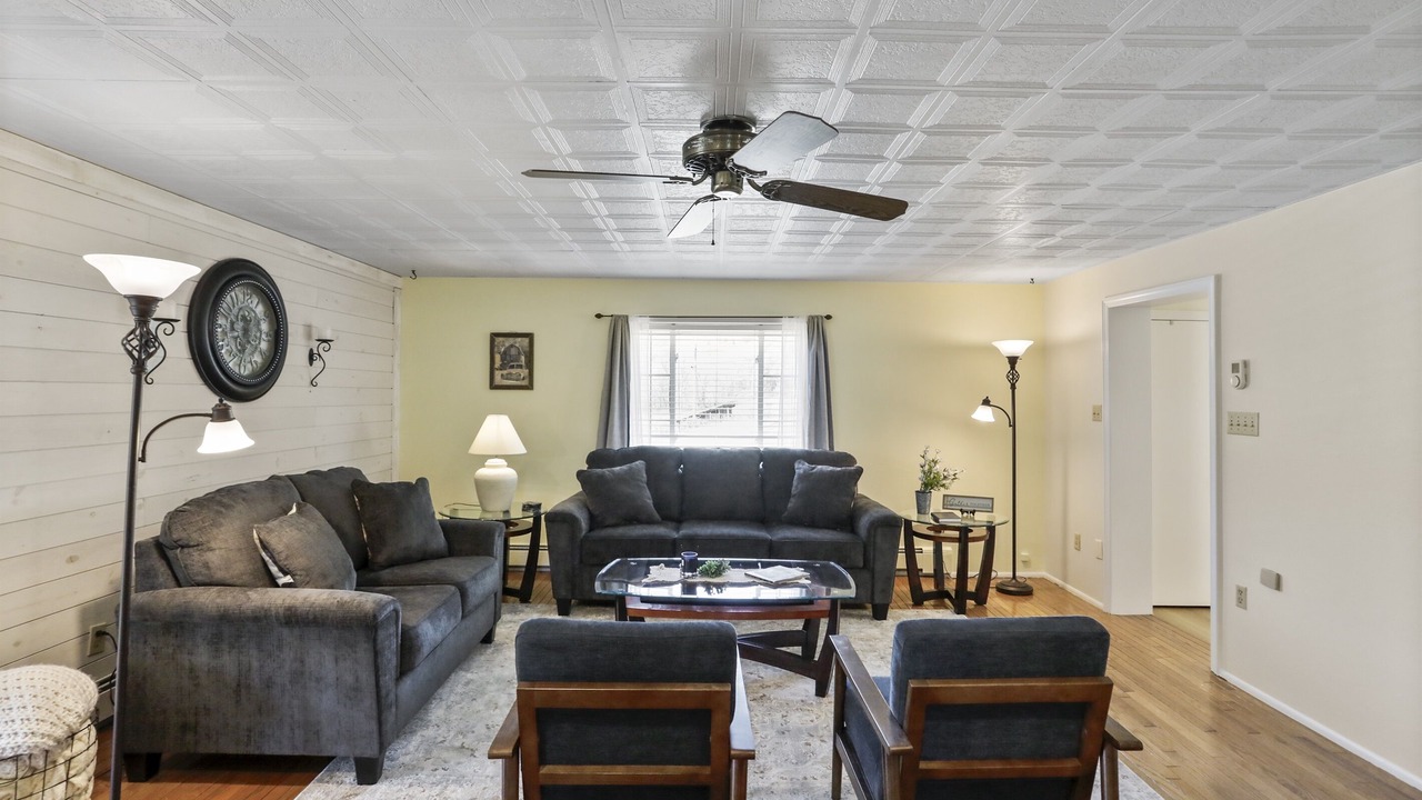 Photo of Livingroom in Schellsburg
