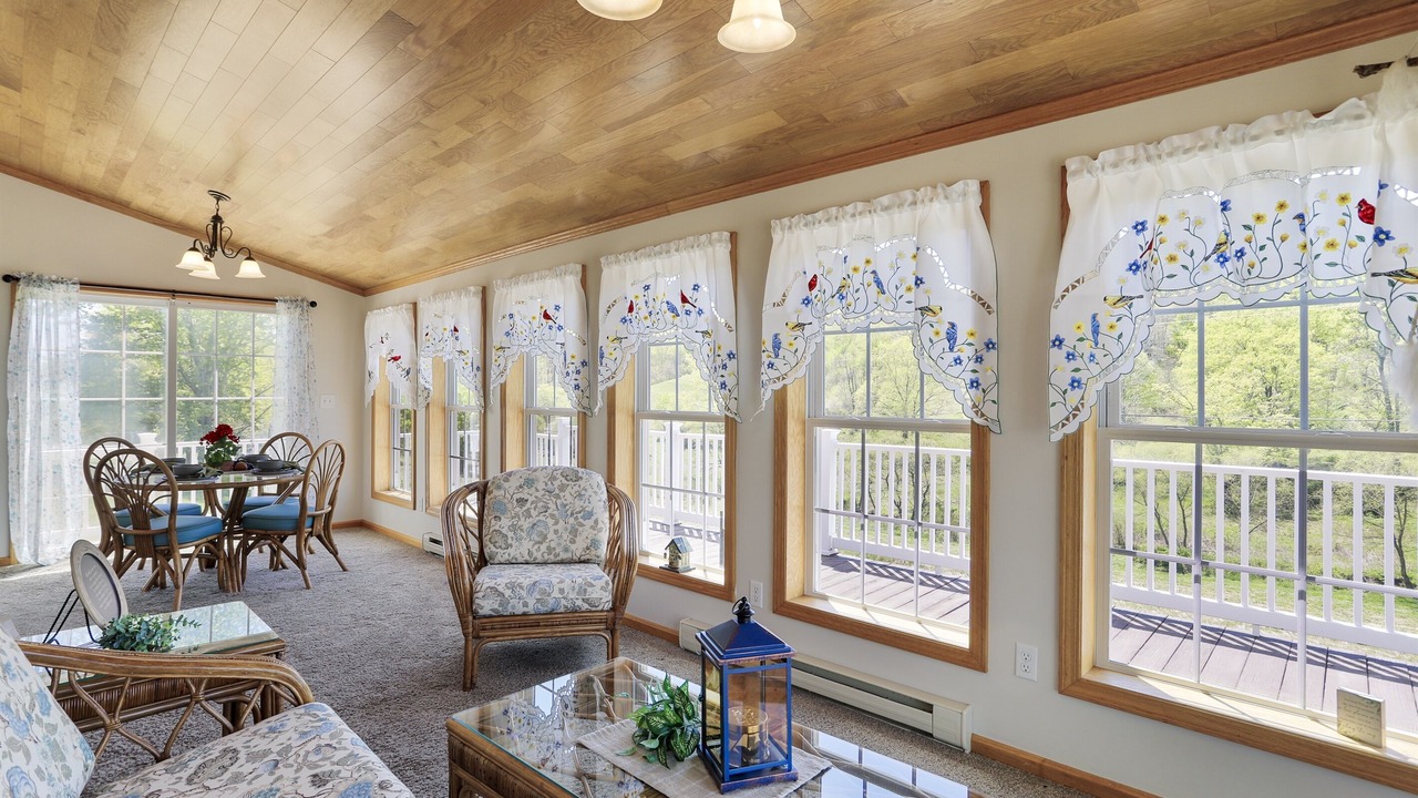 Photo of Livingroom in Schellsburg