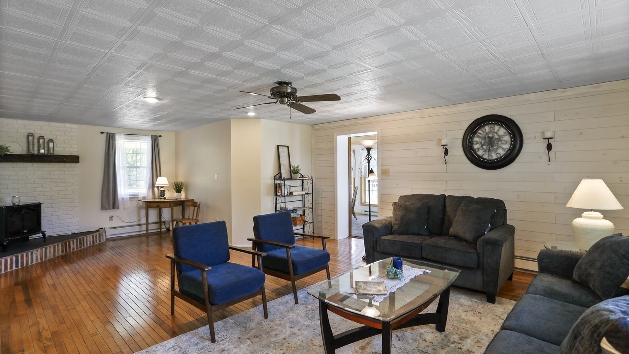 Photo of Livingroom in Schellsburg