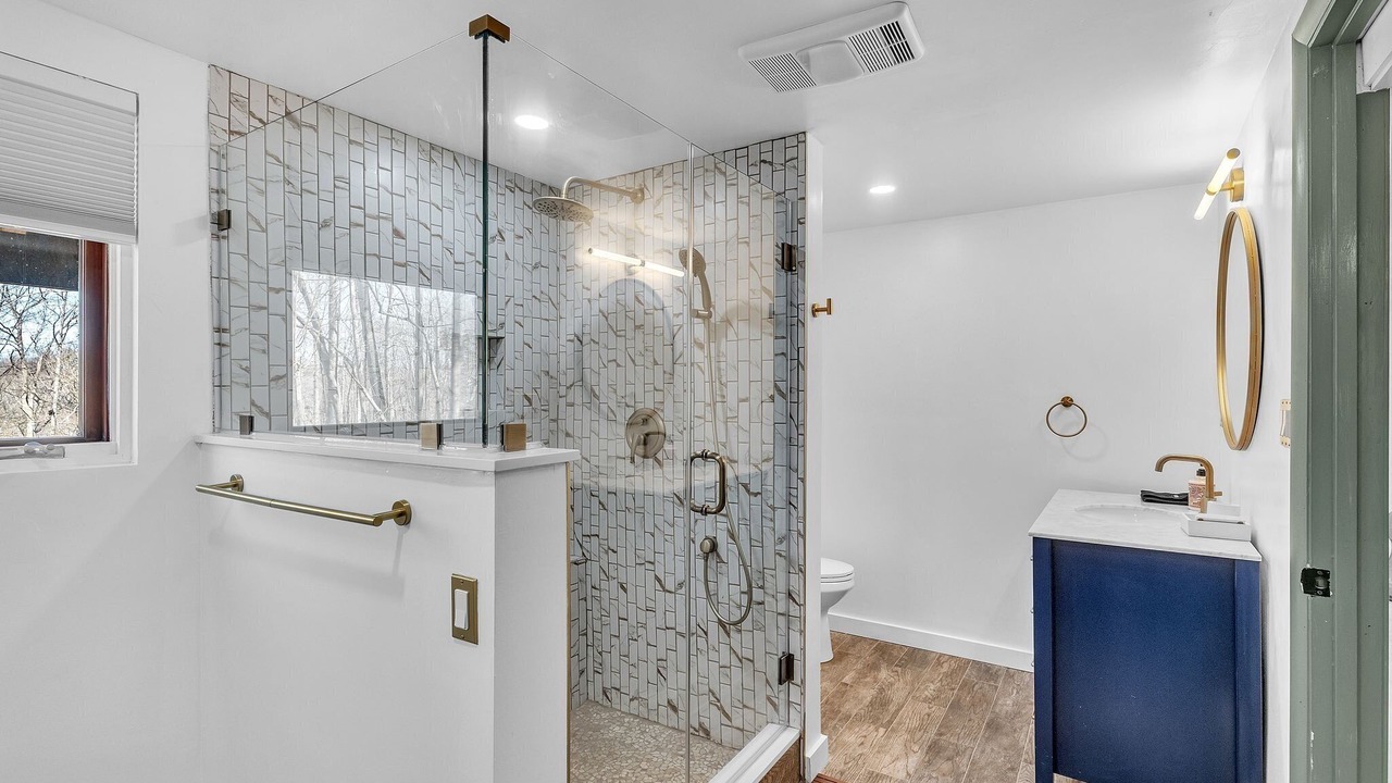 Photo of Bathroom in Falling Waters