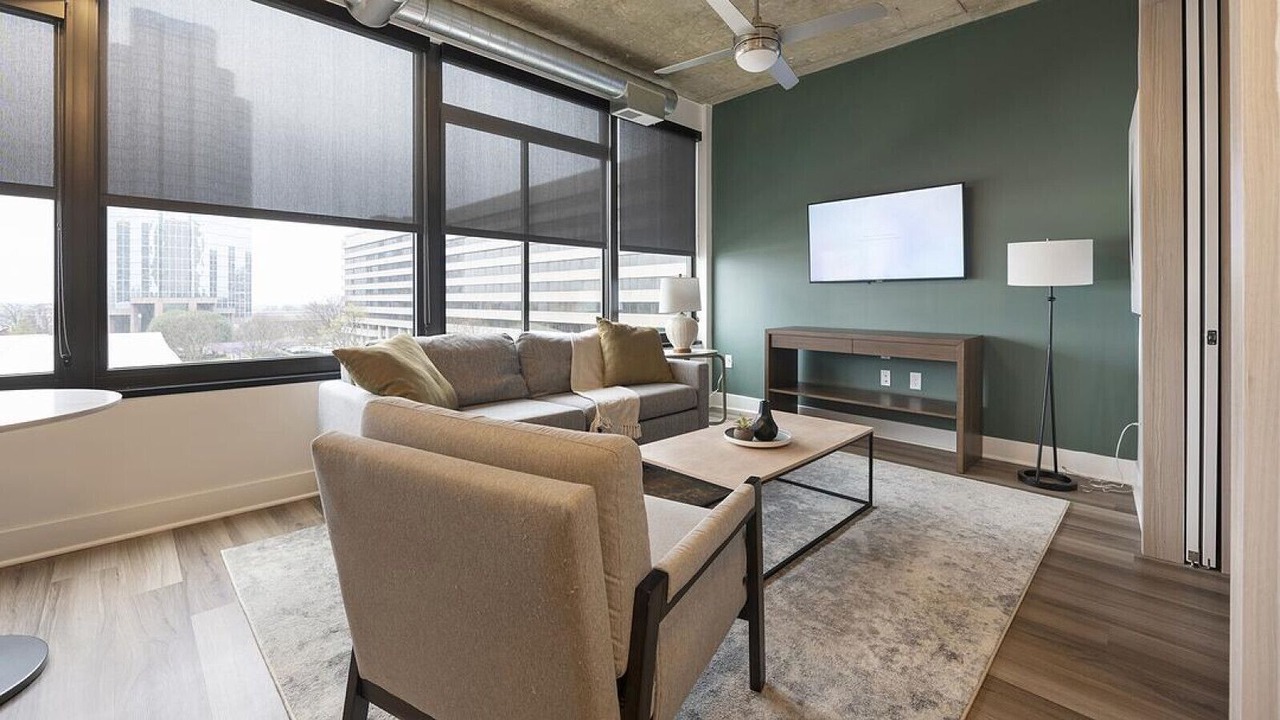 Photo of Livingroom in Baileys Crossroads