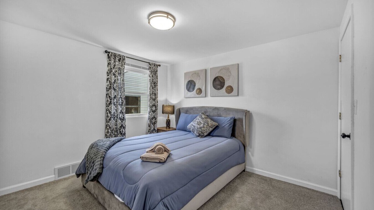Photo of Bedroom in Cuyahoga Falls