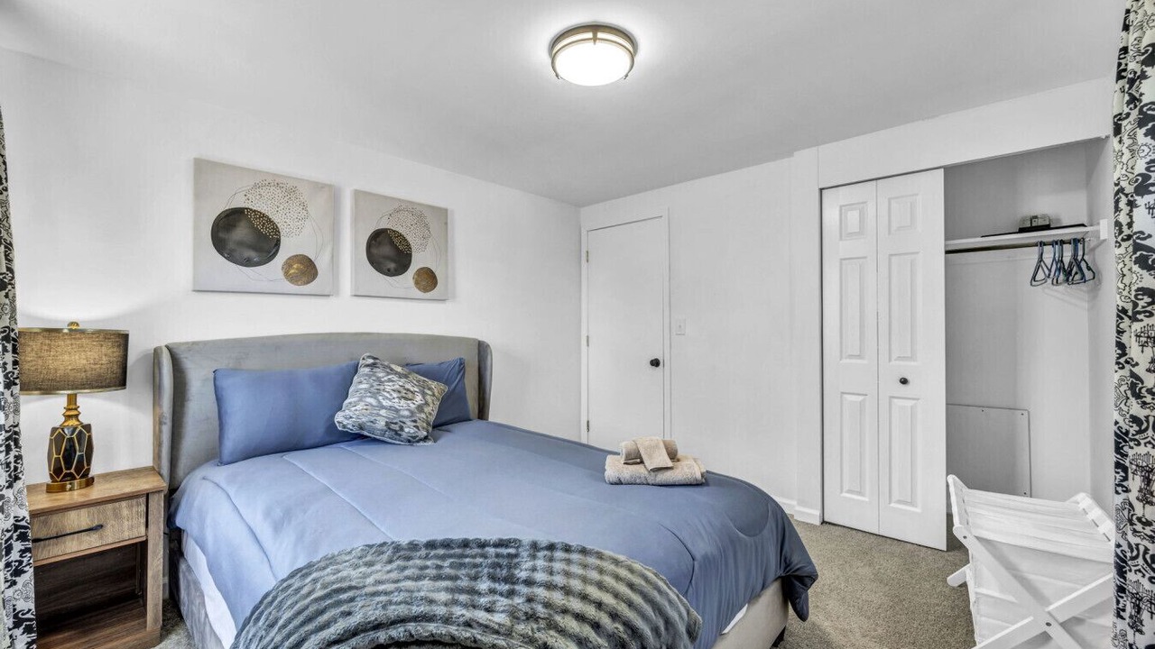 Photo of Bedroom in Cuyahoga Falls
