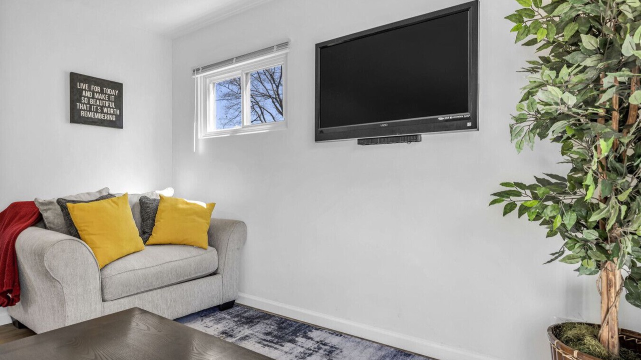 Photo of Bedroom in Cuyahoga Falls