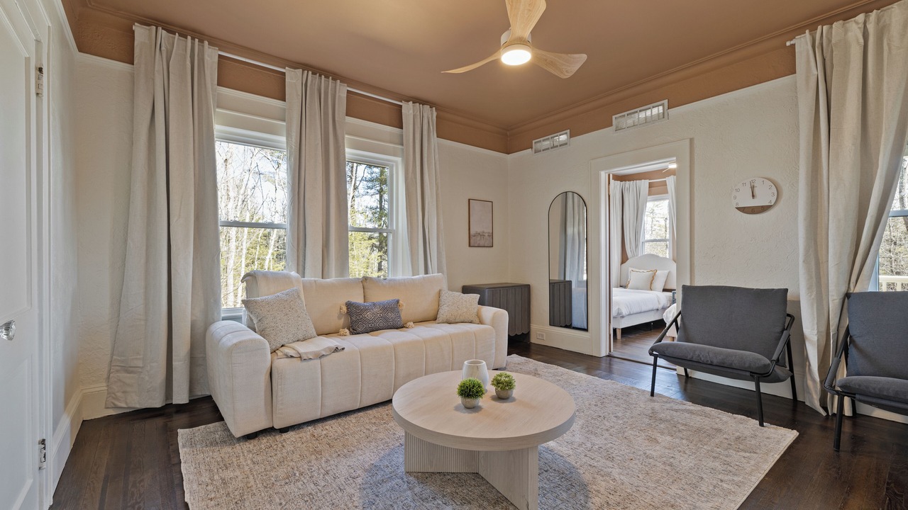 Photo of Livingroom in Thompsonville