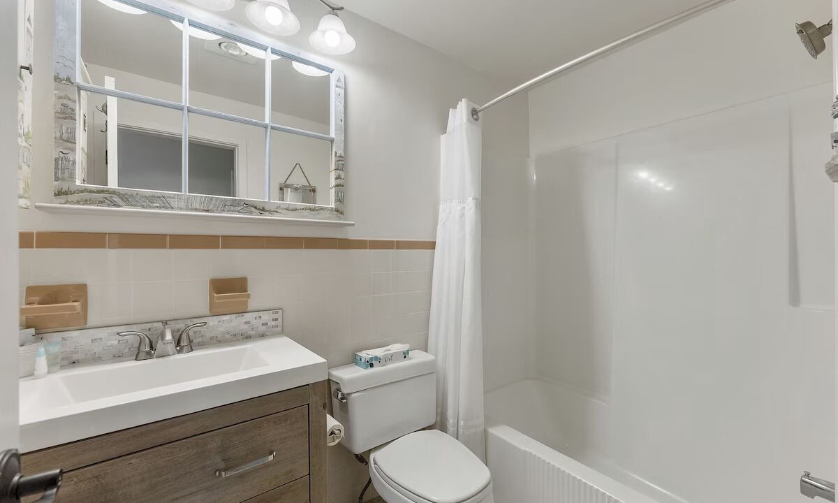 Photo of Bathroom in Avalon